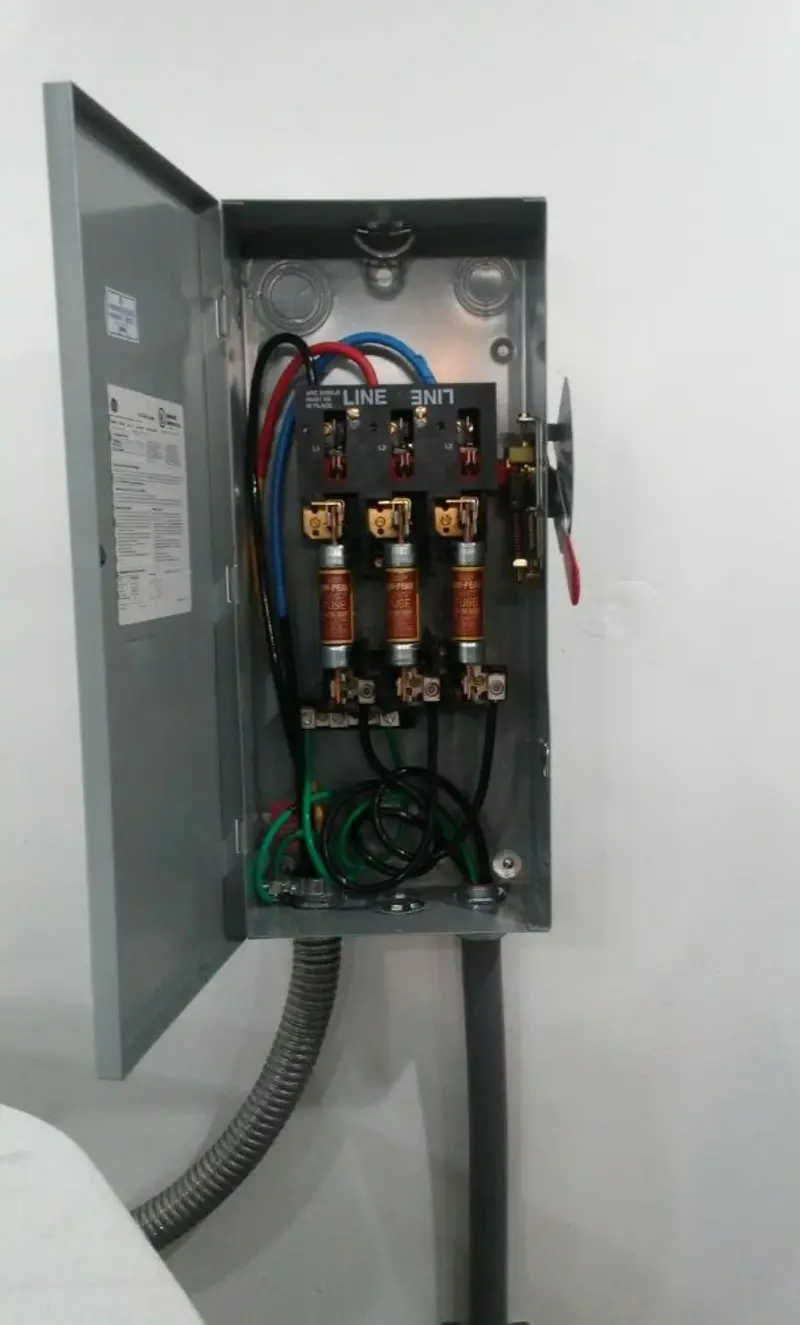 Three-phase disconnect switch installed for Smoke Detector Installation in Tea